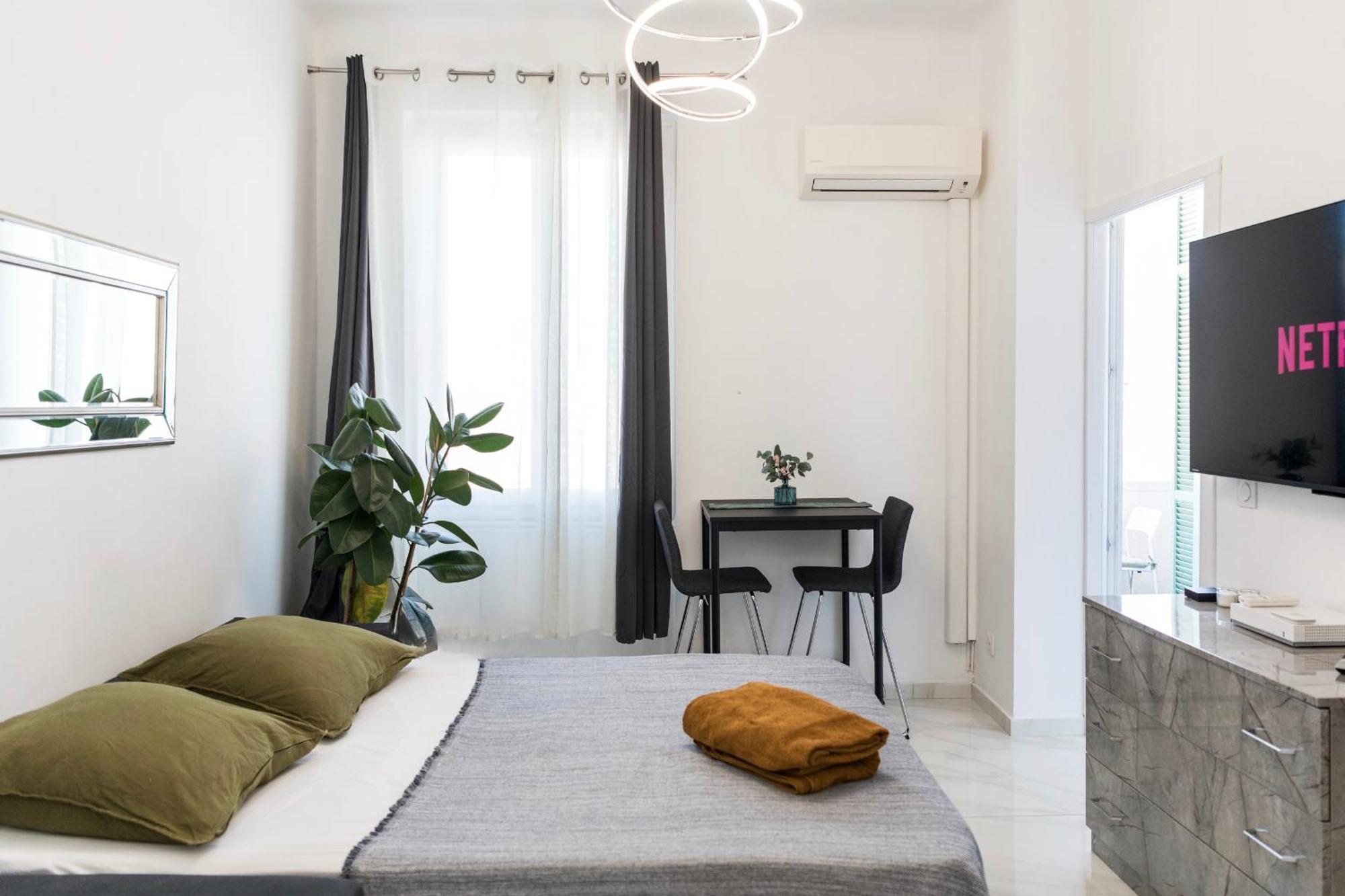 Stylish Modern Near Train Station Appartamento
