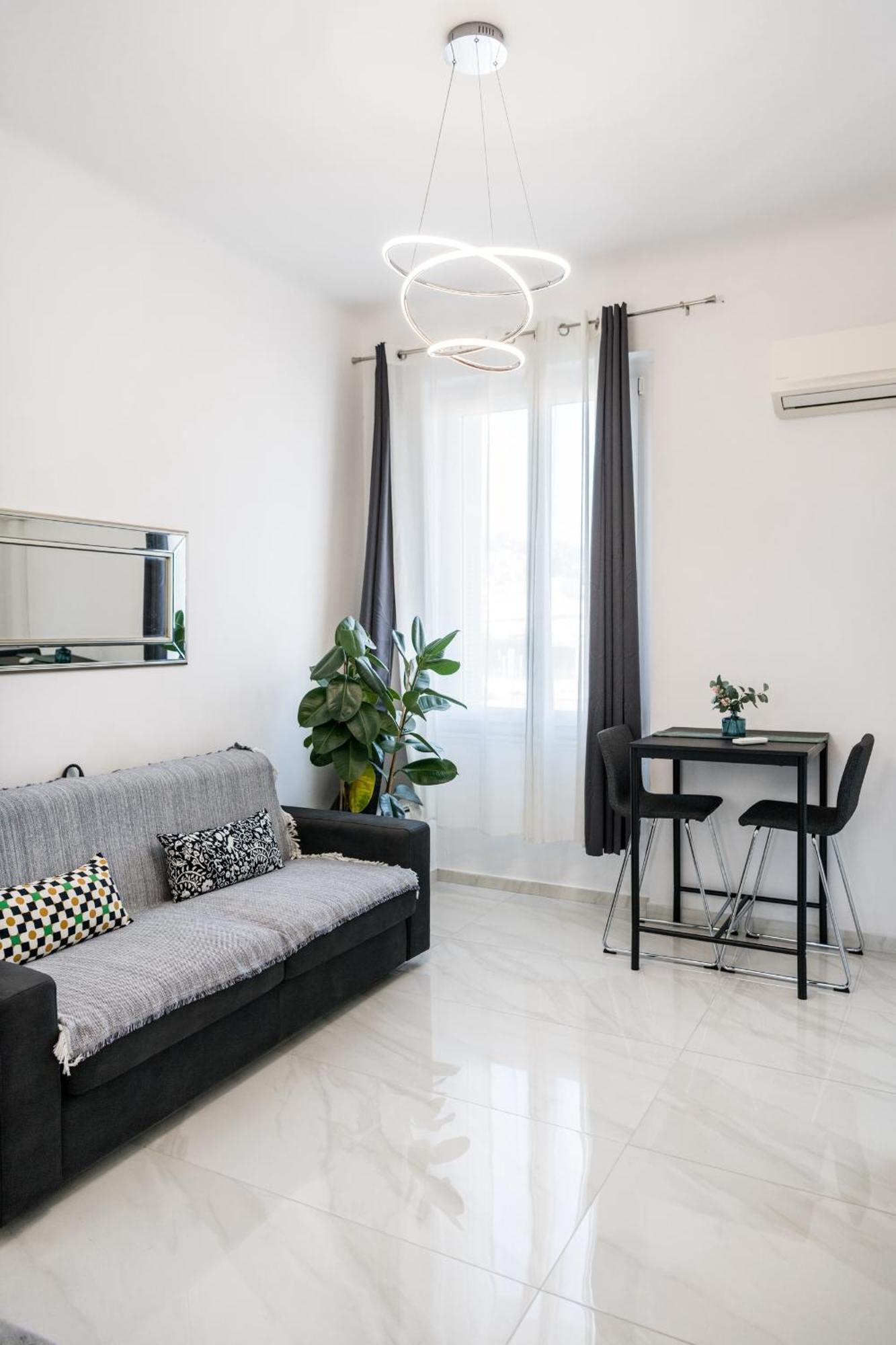 Appartamento Stylish Modern Near Train Station